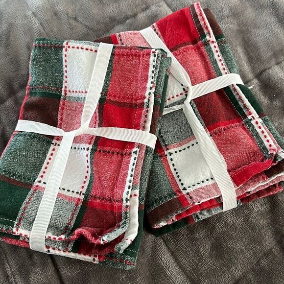 Set of 5 Bold & Vibrant White Green Red Plaid Cotton Cloth Christmas Napkins - Picture 5 of 16